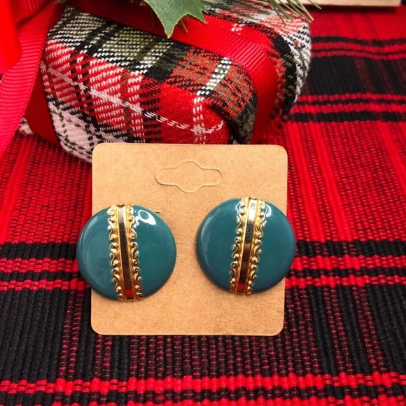 Vintage Green Gold Clip On Earrings - Picture 1 of 2